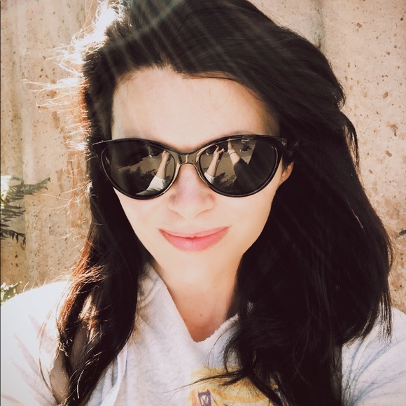 Meet your Posher, Holly - Picture 3 of 3